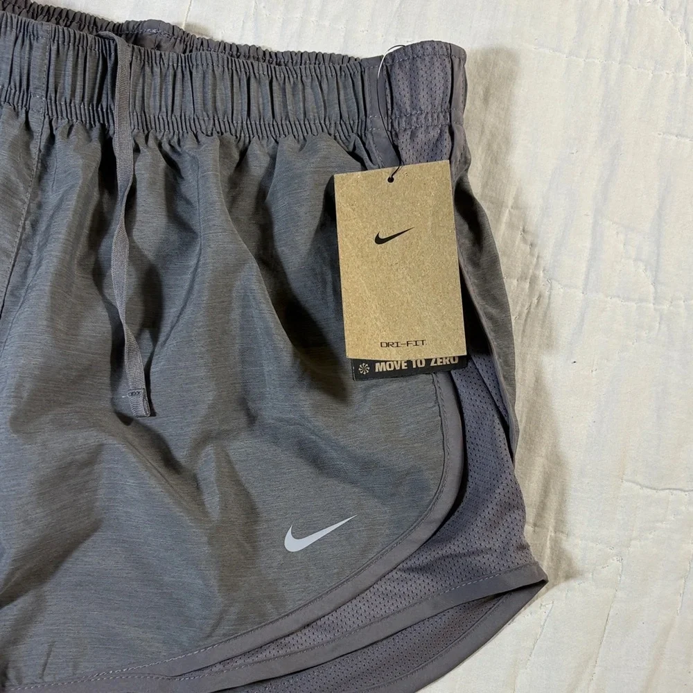 Nike Women’s Dri-FIT Tempo Brief-Lined Running Shorts Gray Heather Size‎ Medium